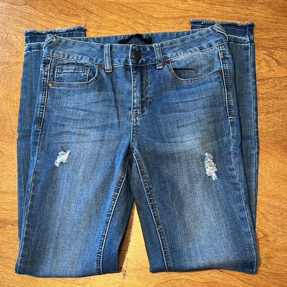 Harper Skinny Jeans with Distressed Details - Picture 6 of 7